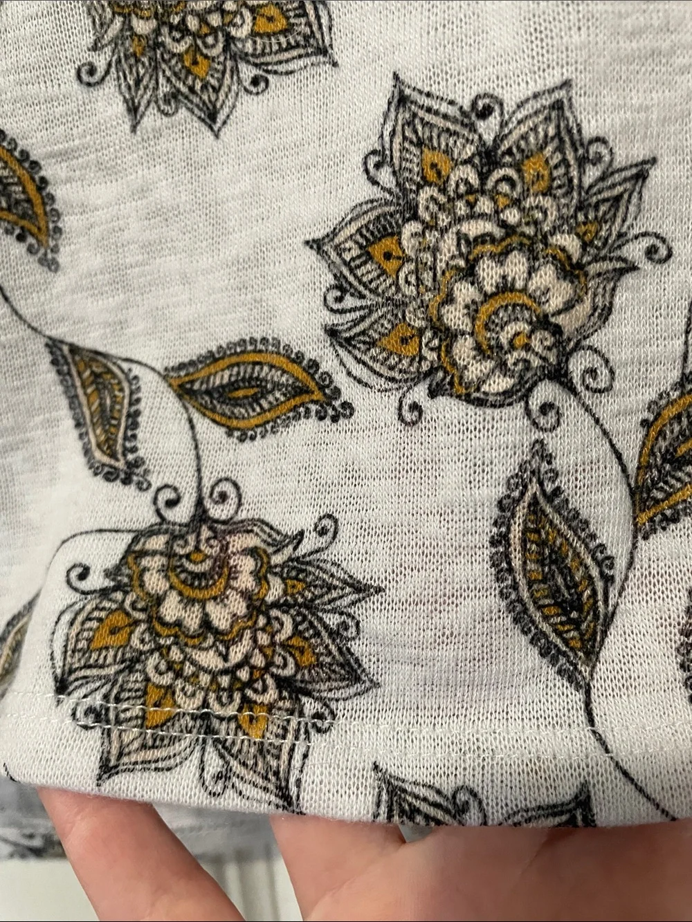 Maurices 24/7 Women's Floral Short Sleeve Tee - White with Gold & Black Print